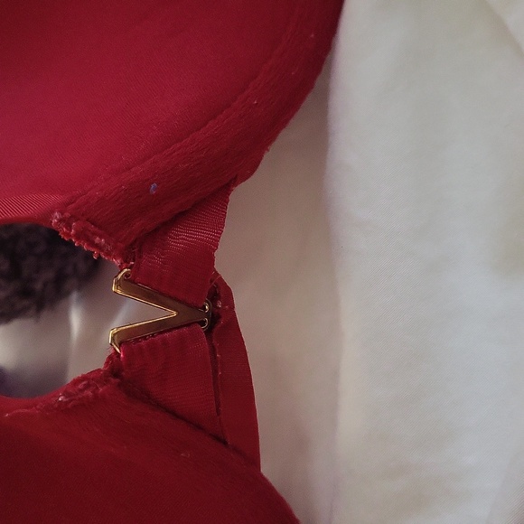 Bras - Picture 4 of 5